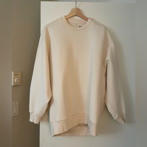 Uniqlo dry sweat relaxed crew neck shirt in off white color and size medium
